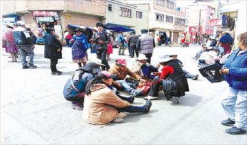 Las comerciantes durante el bloqueo.
