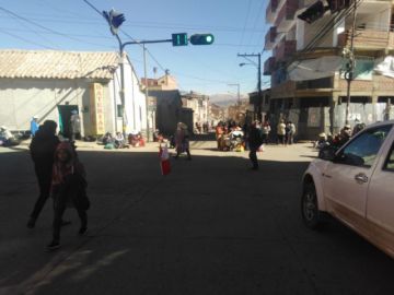 Perjudican el tráfico vehicular.