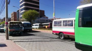Perjudican el tráfico vehicular.