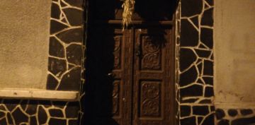 La puerta de la entidad cívica permanece cerrada.