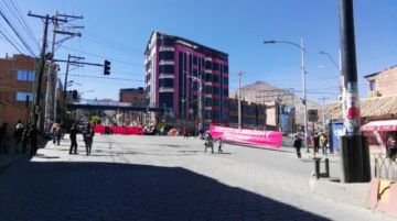 Los bloqueos anularon el tráfico en el centro citadino.