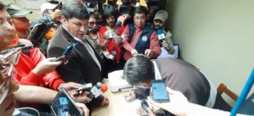 El gobernador entregó personalmente la carta.