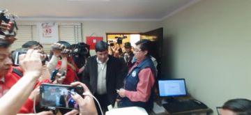 El gobernador entregó personalmente la carta.