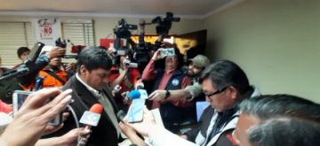 El gobernador entregó personalmente la carta.