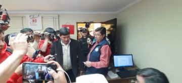 El gobernador entregó personalmente la carta.