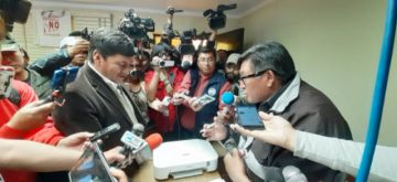 El gobernador entregó personalmente la carta.