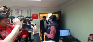 El gobernador entregó personalmente la carta.