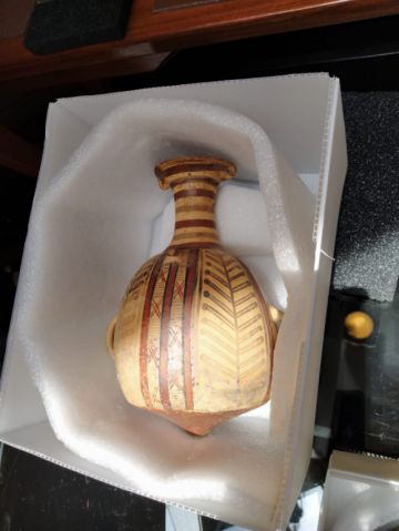 Devuelven diez piezas prehispánicas de Perú