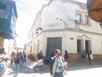 Entidades financieras en el centro de la ciudad.