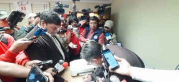 El gobernador entregó personalmente la carta.