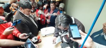 El gobernador entregó personalmente la carta.
