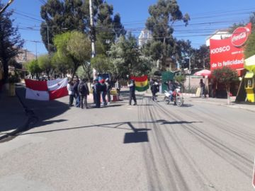 Así están los bloqueos en las calles de Potosí.