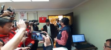El gobernador entregó personalmente la carta.