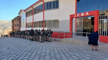Esperan la llegada del primer mandatario para el inicio del acto.