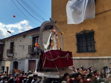 Procesión de la Virgen del Rosario recorre las calles de Potosí