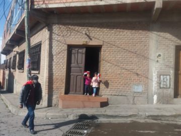 La gente se moviliza rumbo al cabildo.