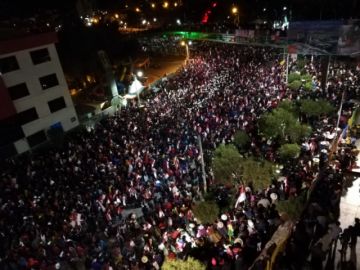 El cabildo se prolongó aproximadamente hasta las 20:30.