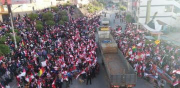 La marcha ocupa decenas de cuadras.