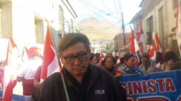 La gente se moviliza rumbo al cabildo.