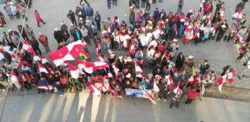 La marcha ocupa decenas de cuadras.