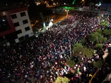 El cabildo se prolongó aproximadamente hasta las 20:30.