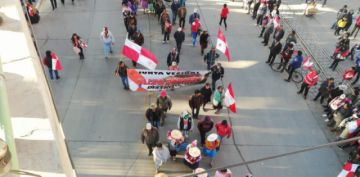 La marcha ocupa decenas de cuadras.