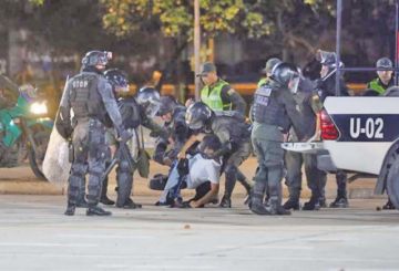 Policias detuvieron a varios manifestantes que se concentraron en el Cambódromo.