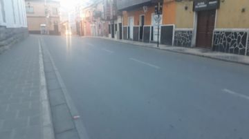 Recogen la basura para dejar las calles limpias.