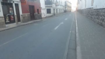 Recogen la basura para dejar las calles limpias.