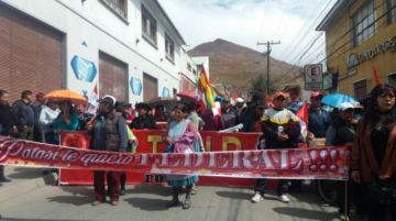 Esperan el inicio de la marcha.