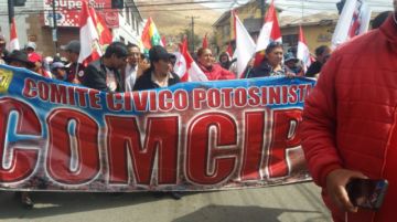 Esperan el inicio de la marcha.