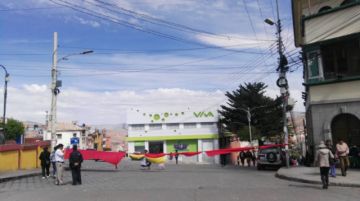 Bloqueos en las zonas baja y central.
