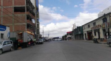 Parece un día normal, con el cielo nublado.