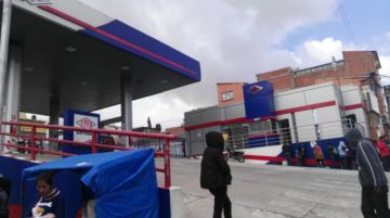 Parece un día normal, con el cielo nublado.