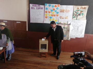 El Gobernador ya votó.