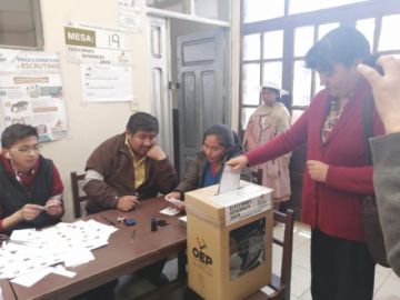 Daly Santa María emitió su voto.