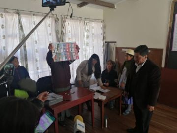El Gobernador ya votó.