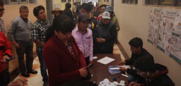 Daly Santa María emitió su voto.