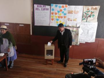 El Gobernador ya votó.