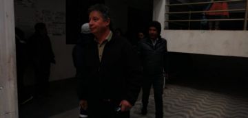 César Navarro votó esta mañana.