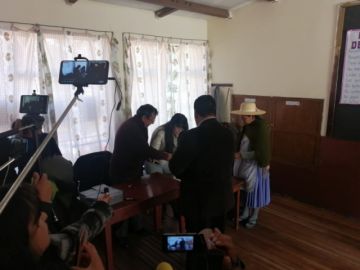 El Gobernador ya votó.