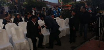 Preparan el inicio del acto.