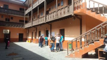 Ciudadanos acuden desde temprano a emitir su voto.