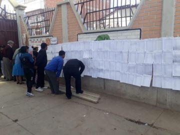 Ciudadanos acuden desde temprano a emitir su voto.