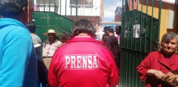 Ciudadanos acuden desde temprano a emitir su voto.