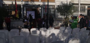 Preparan el inicio del acto.