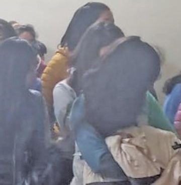 Intervienen local clandestino y arrestan a 119 personas
