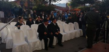 Preparan el inicio del acto.