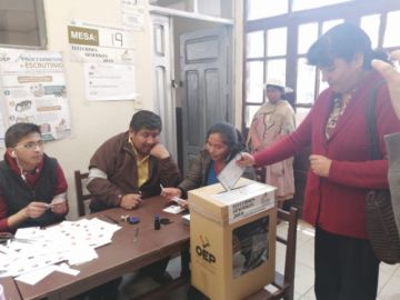 Daly Santa María emitió su voto.