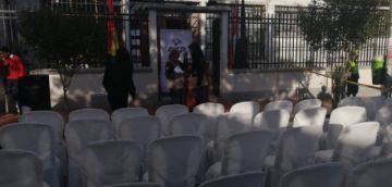 Preparan el inicio del acto.